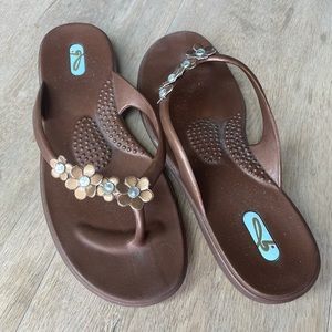 Oka-B Bronze Flip-flops